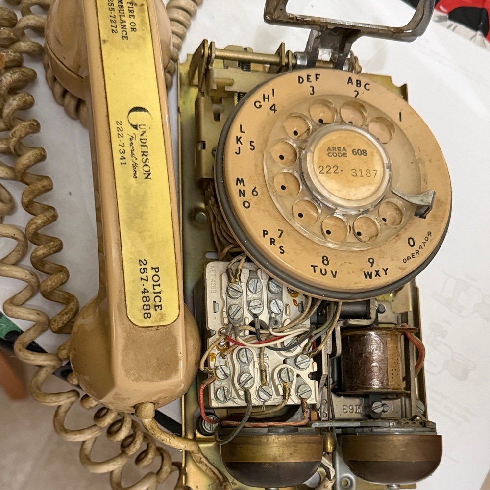 Classic Western Electric Rotary Phone - Gold. No outer cover